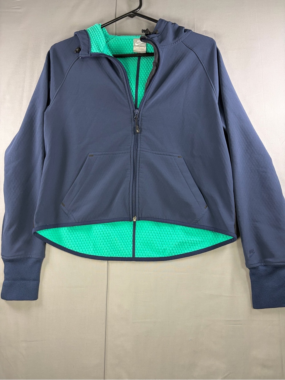 Nike Women’s Sphere Thermal Drop-Back Hooded Jacket